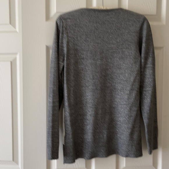New York and Company  V- Neck Sweater Size Medium - Picture 4 of 12